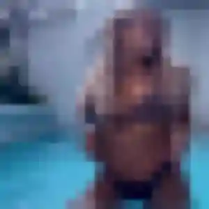 Photo de Cecile à Combrit (34 ans) - rencontre adulte discret