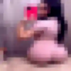 Lucienne, 20 ans, en ligne à Elliant pour un rencontre adulte
