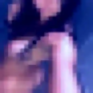 Adeline, 21 ans, connectée à Elven pour un rencontre adulte