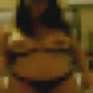Ingrid, 24 ans, en ligne à Saint-Nolff pour une rencontre coquine