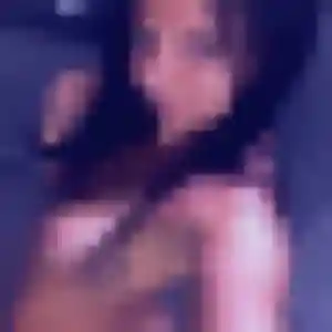 Elodie, 25 ans, veut un rencontre adulte à Val-du-Layon